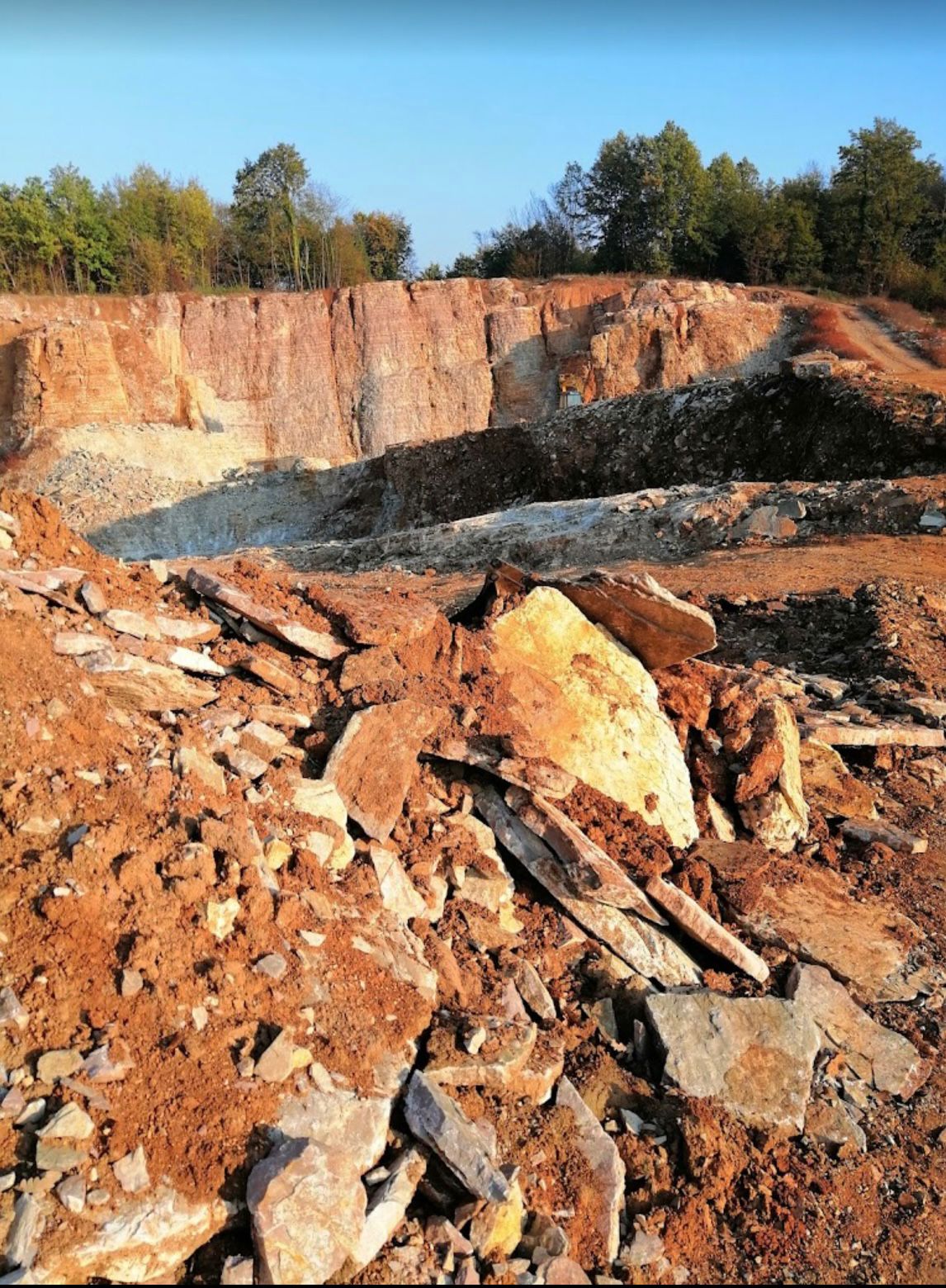 Steinbruch mit Natursteinabbau in Bosnien